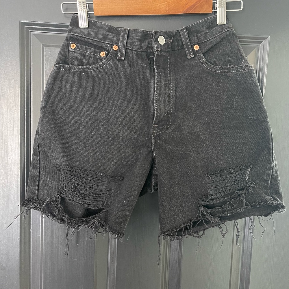 Levi black distressed shorts - fits like a 24